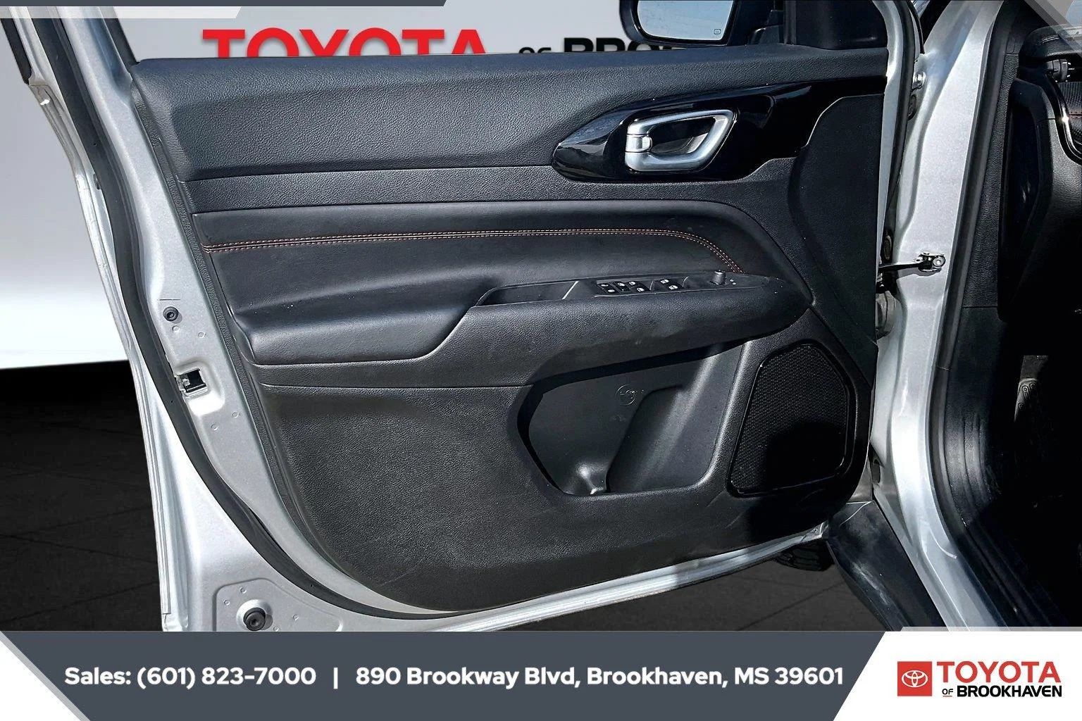 Used 2026 Silver Zynith Metallic Clearcoat Jeep Trailhawk image 17