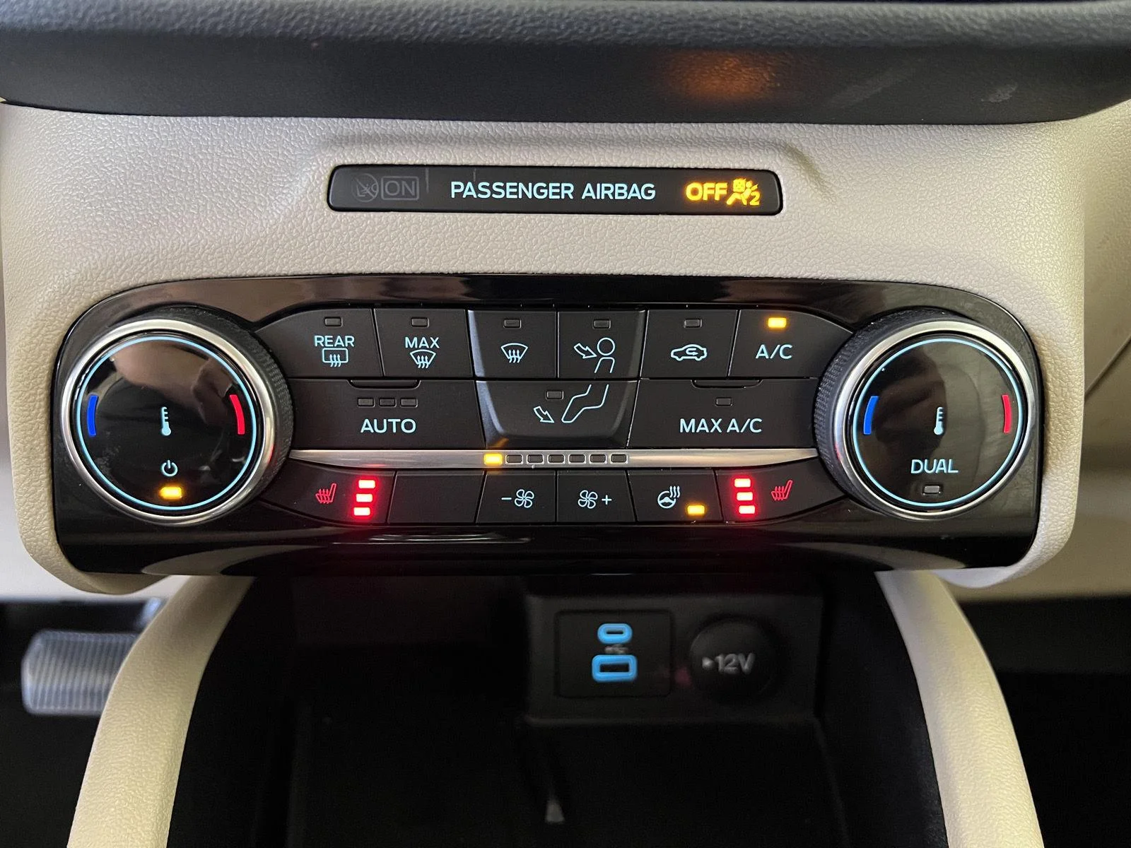 Used 2022 Star White Metallic Tri-Coat Ford SEL image 23