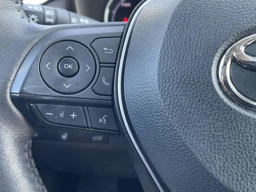 Certified Used 2024  Toyota XLE Premium image 31