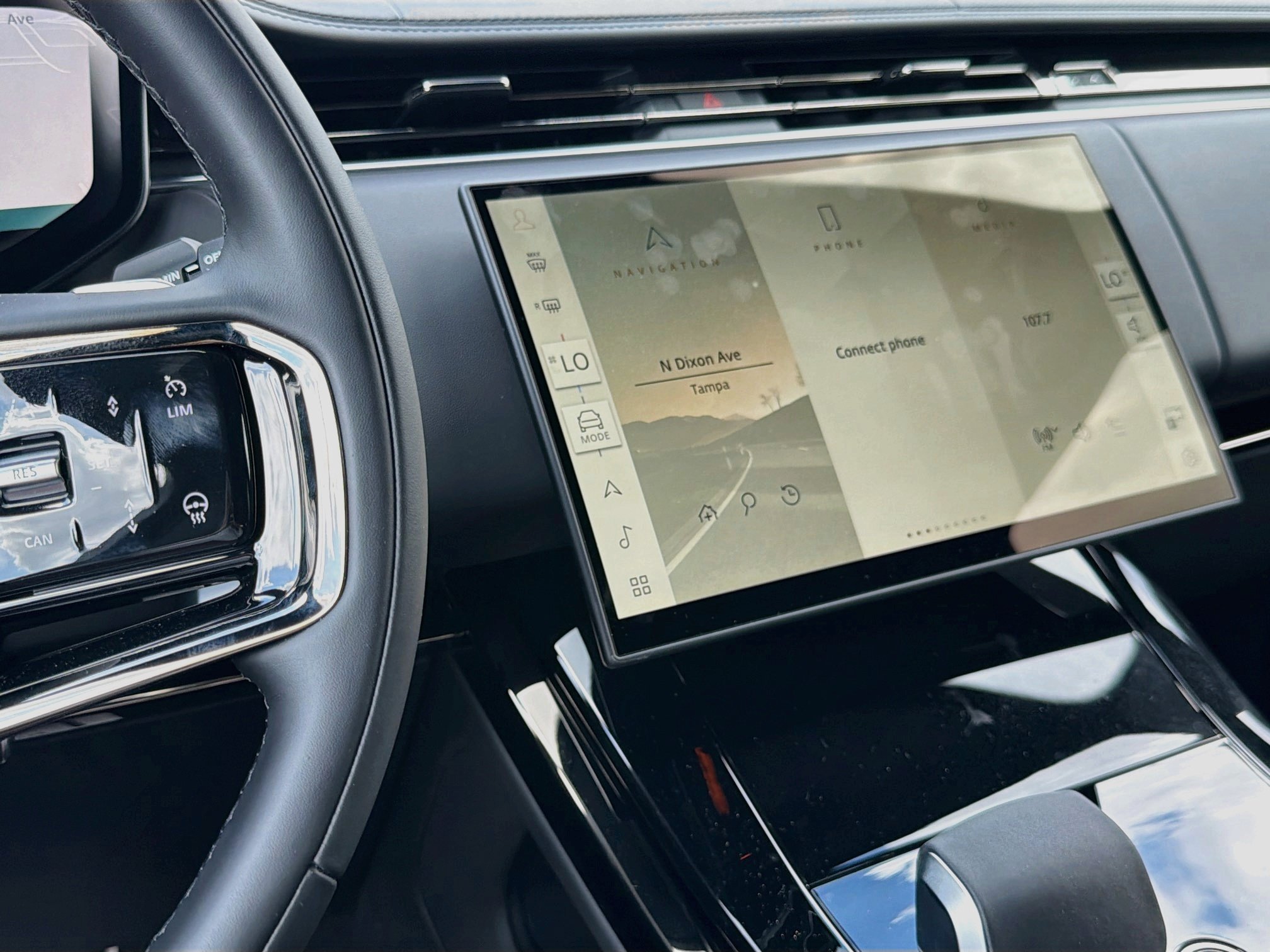 New 2027 Fuji White Land Rover Dynamic SE image 26