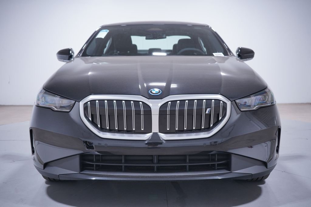New 2027 Black Sapphire Metallic BMW eDrive40 image 4