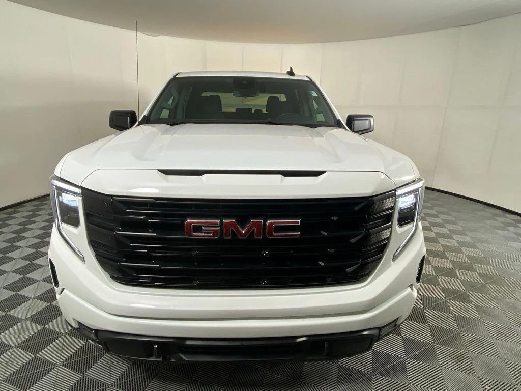 Used 2024 Summit White GMC Elevation image 7