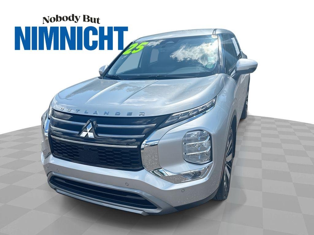 Used 2025 Silver Mitsubishi SE image 1