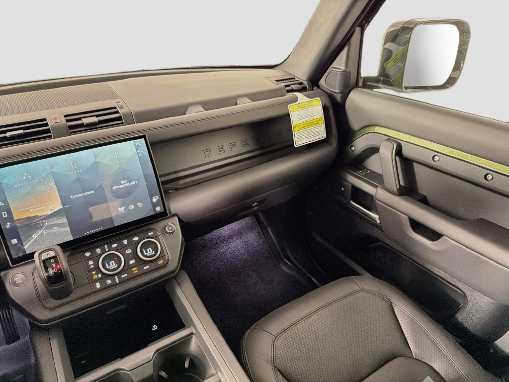 New 2026 Woolstone Green Land Rover X-Dynamic SE image 25