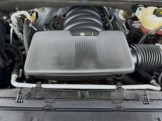 Used 2022 White Cadillac Sport image 33