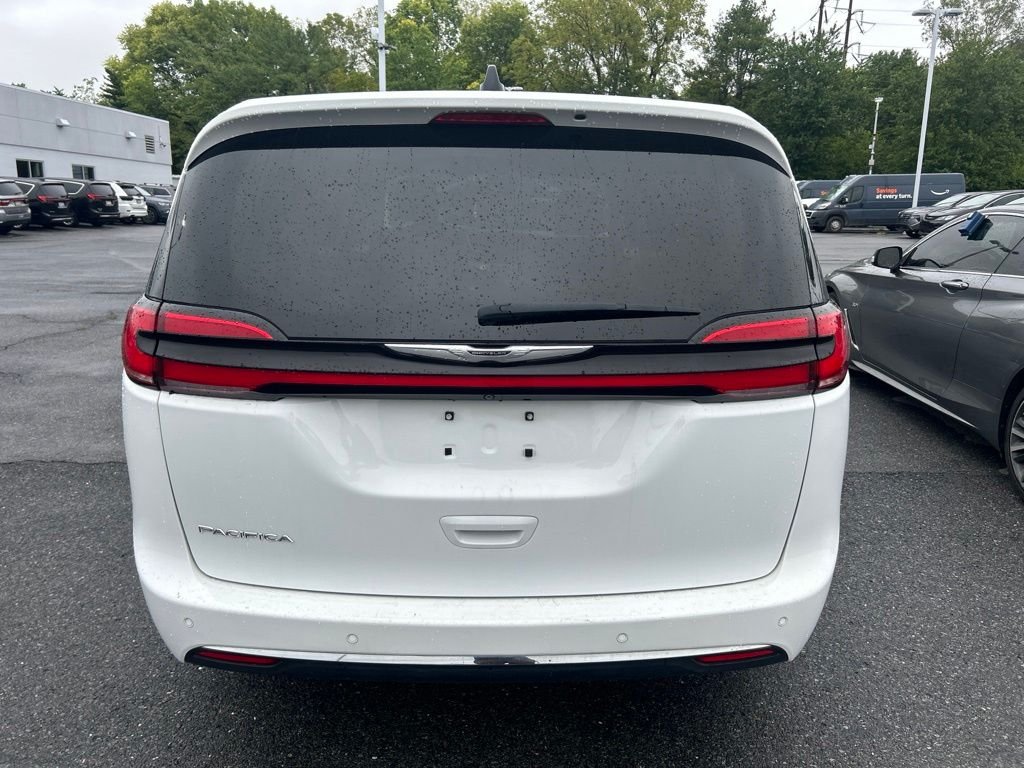 Used 2023 White Chrysler Touring L image 5