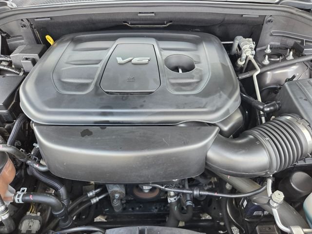 Used 2019 Gray Jeep Limited image 31