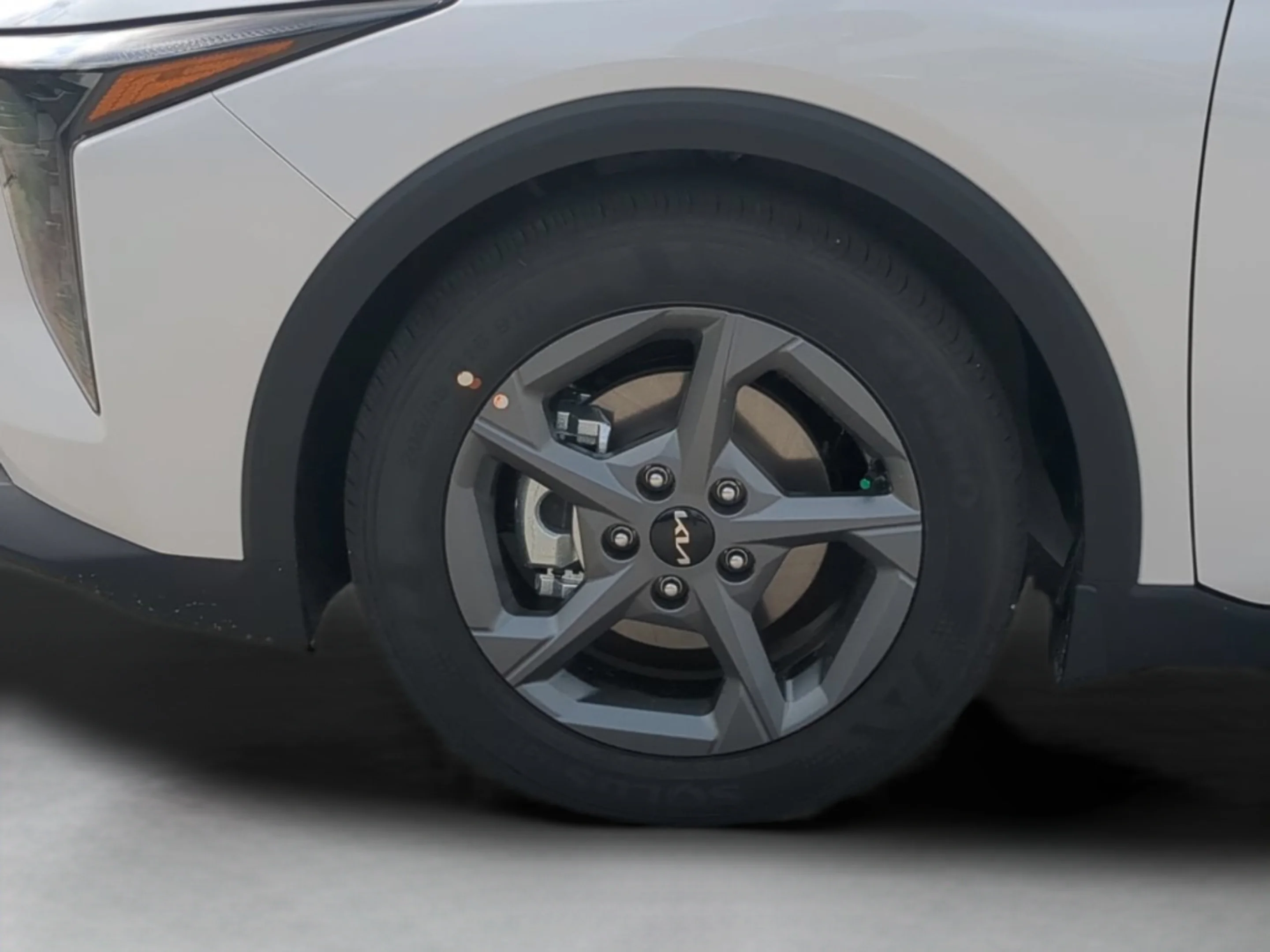 New 2026 Snow White Pearl Kia LXS image 55