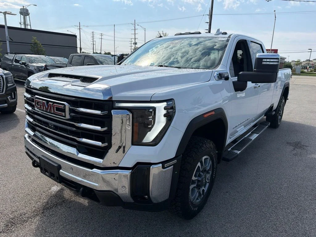 Used 2024 White GMC SLT image 2