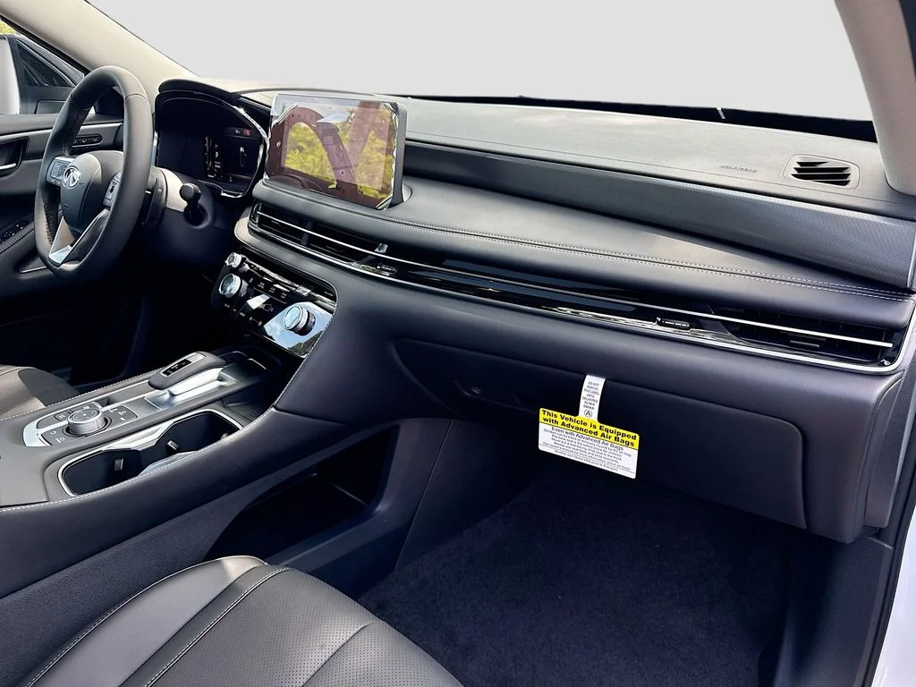 New 2027 RADIANT WHITE INFINITI Pure FWD image 31
