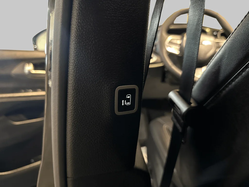 Used 2025 Black Chrysler Select image 26