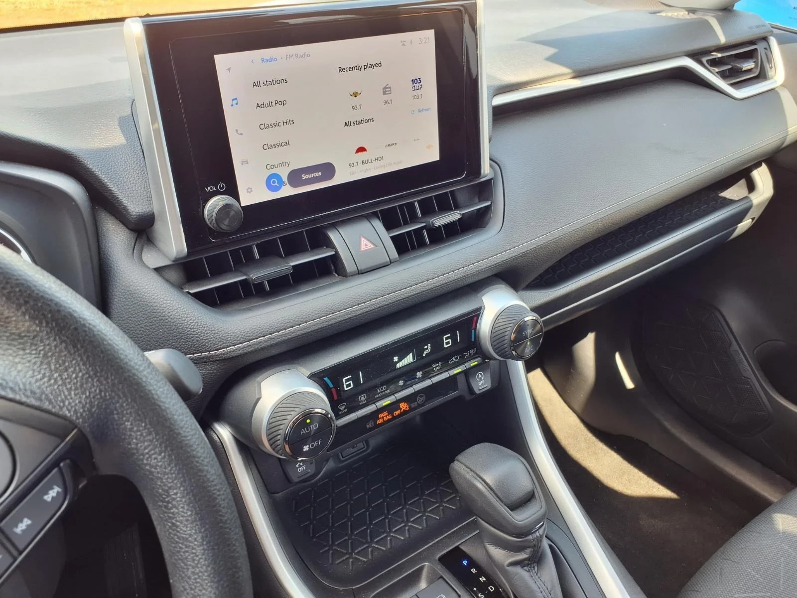 Used 2025 Ice Cap Toyota XLE image 8