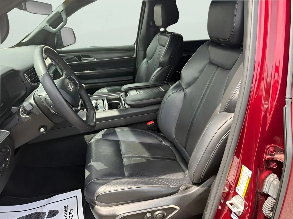 Used 2024 Velvet Jeep Series II image 15