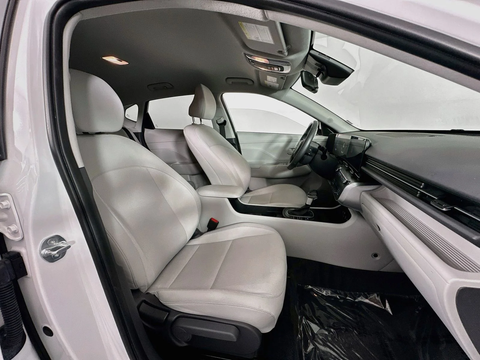 Used 2025 Atlas White Hyundai SEL image 27