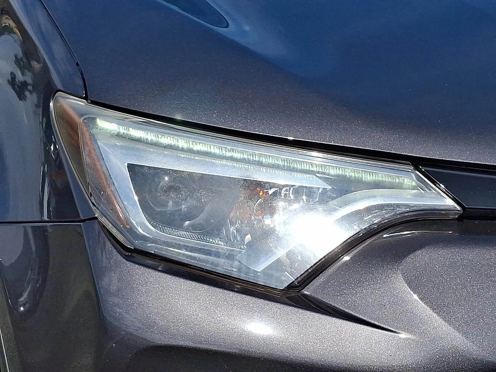 Used 2018 Magnetic Gray Metallic - 1G3 Toyota SE image 10