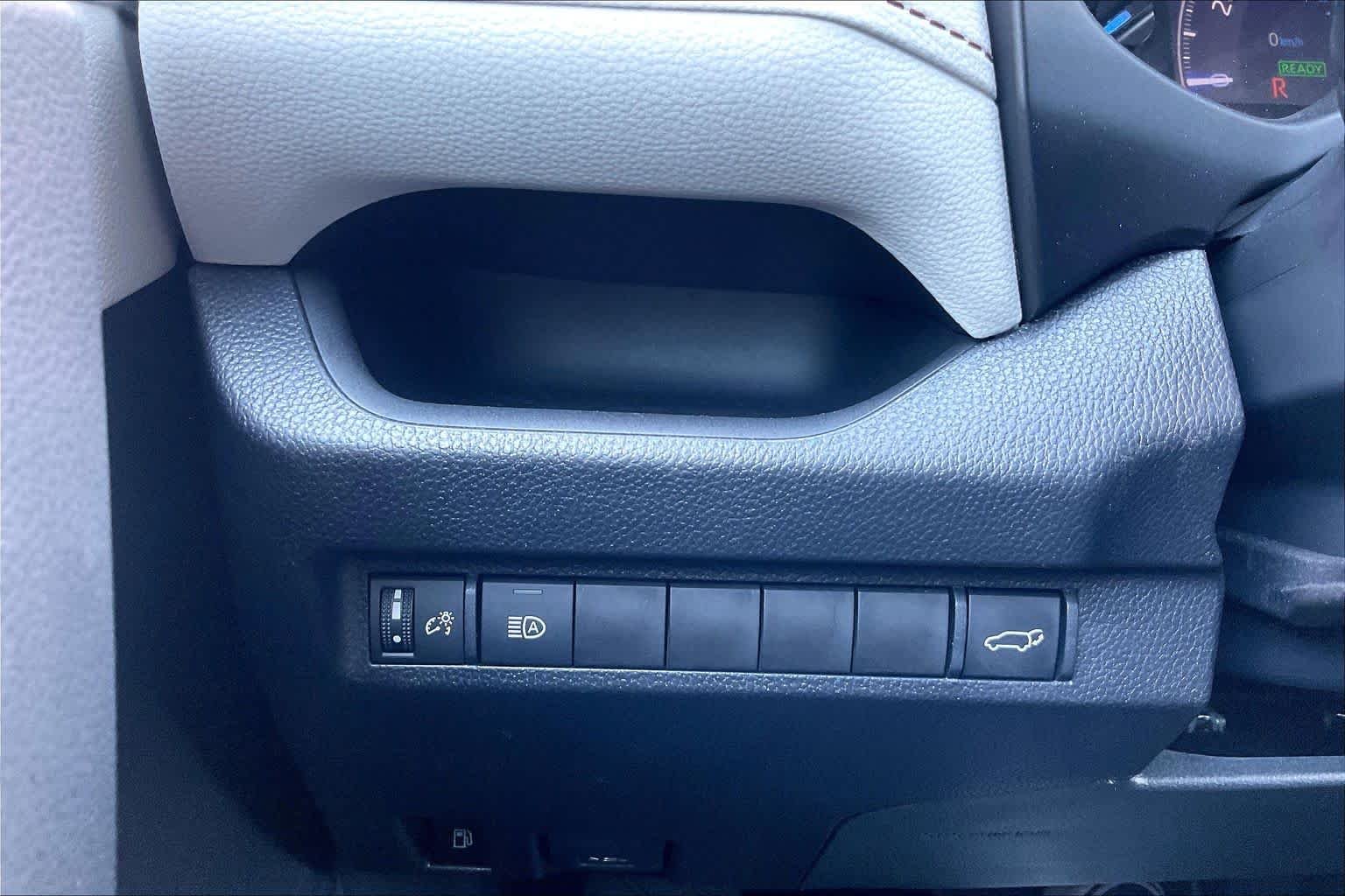 2023 Toyota RAV4 XLE - Photo 34