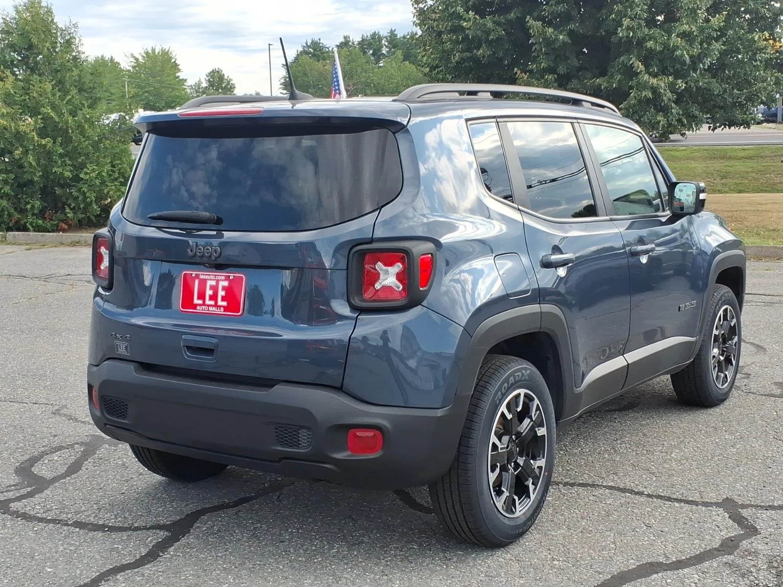Used 2023 Slate Blue Jeep Latitude image 5