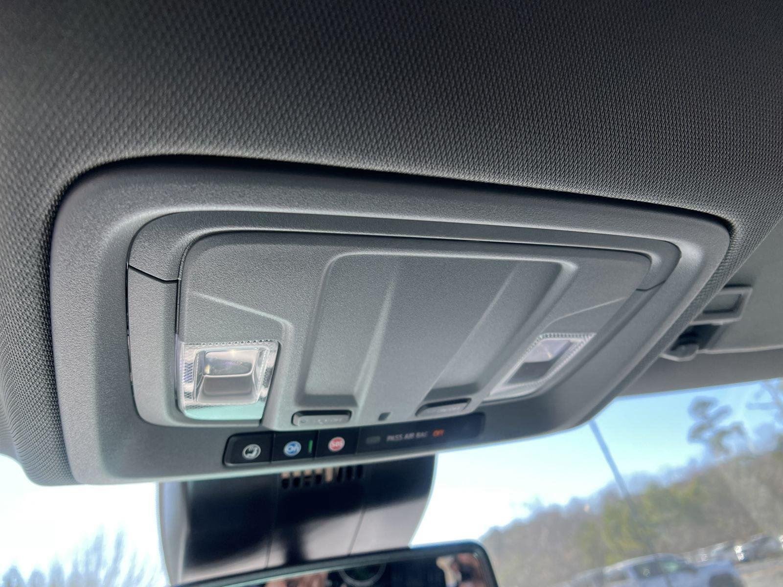 New 2025 Summit White GMC Pro image 18