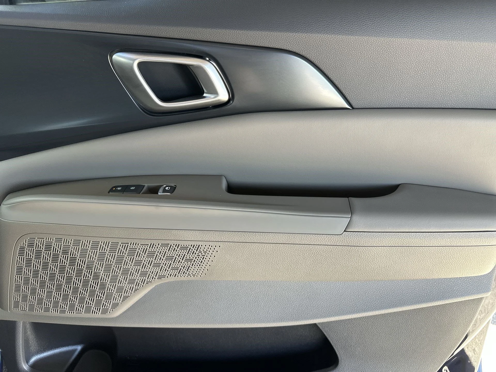 New 2026 Snow White Pearl Kia LXS image 27