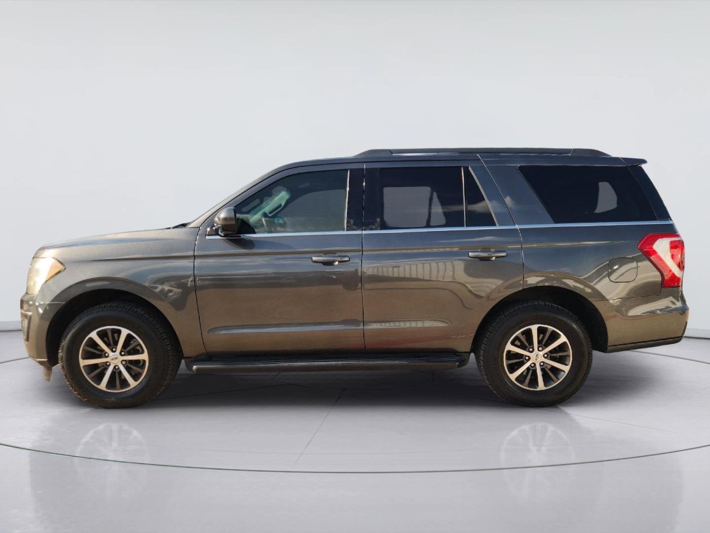 2019 Ford Expedition photo 4 of 34