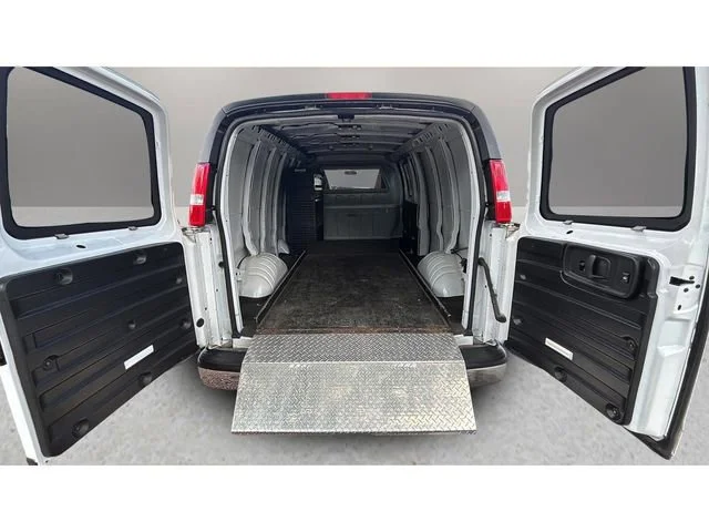 Used 2022 Summit White Chevrolet WT image 31