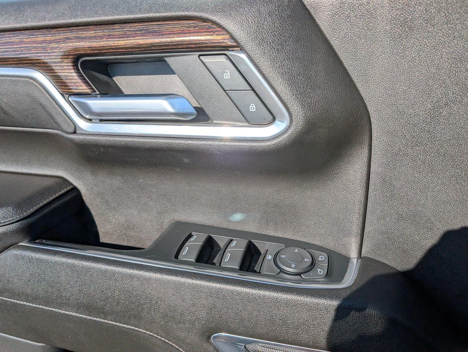 Used 2023 Summit White GMC Elevation image 15