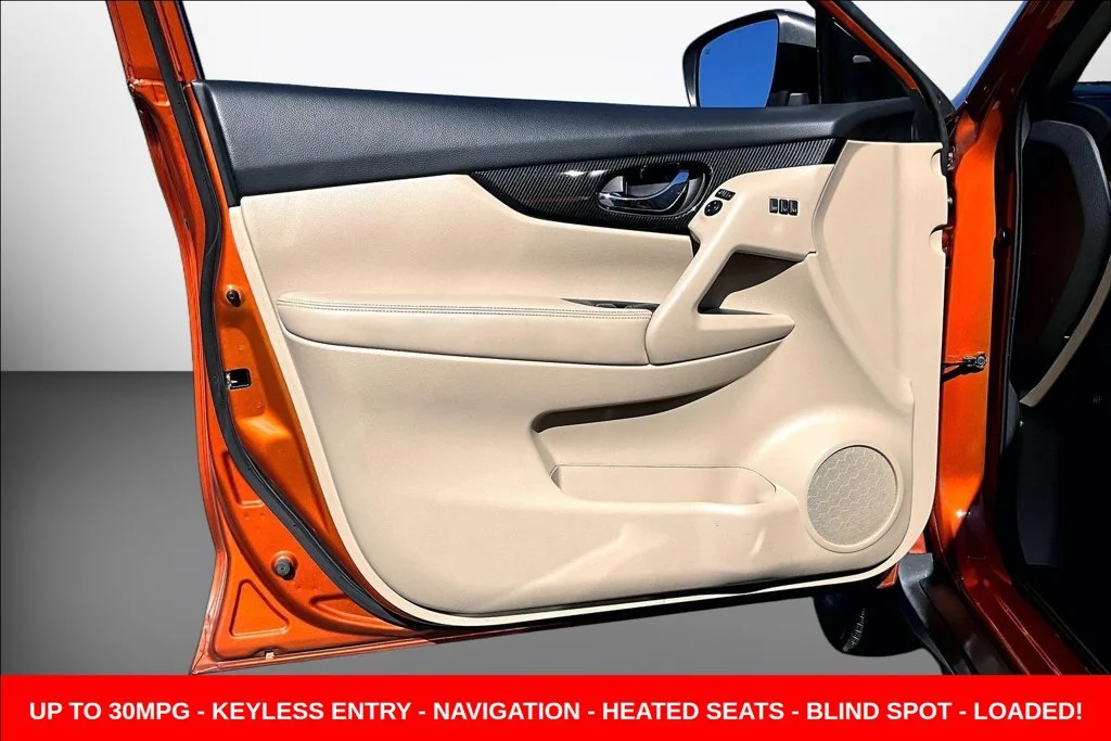 Used 2017 Orange Nissan SL image 23