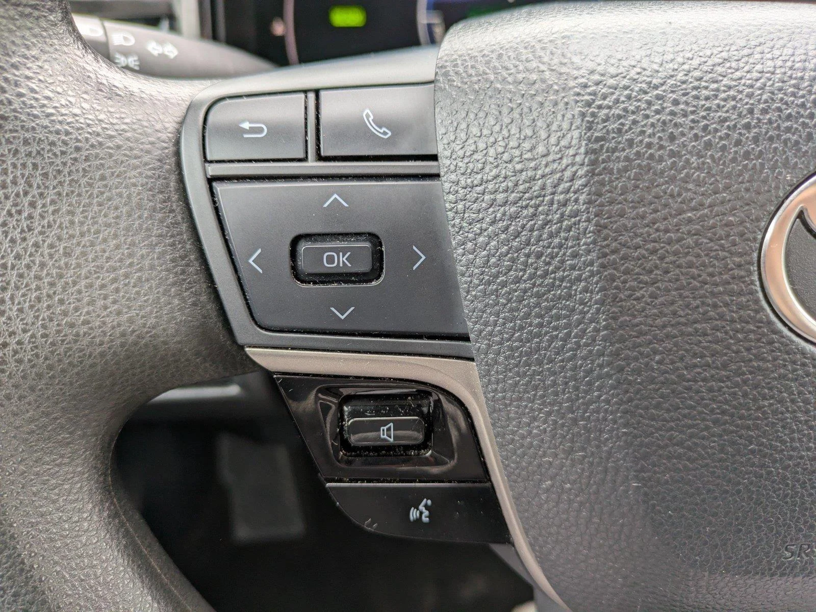 Used 2025  Toyota LE image 22