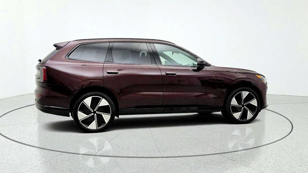 Used 2025 Mulberry Metallic Volvo Twin Motor Performance Ultra 6-Seater w/ Bowers & Wilkins Audio image 4