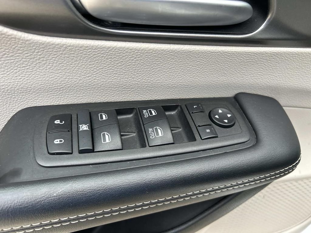 2024 Chrysler Pacifica Touring L - Photo 21