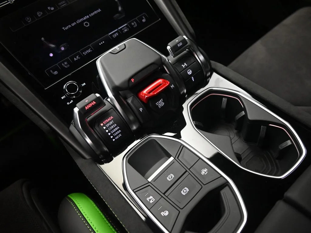 Used 2023  Lamborghini  image 13