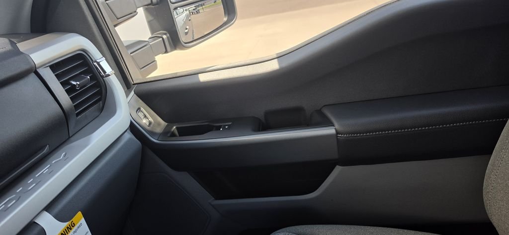 New 2026 Avalanche Ford F-350® XLT image 26