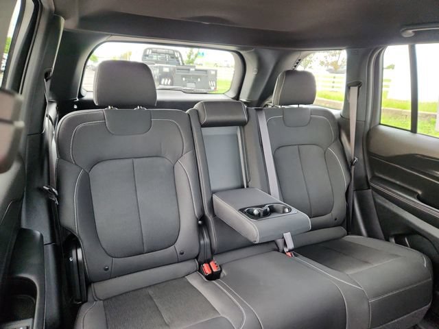 Used 2025  Jeep Laredo image 30