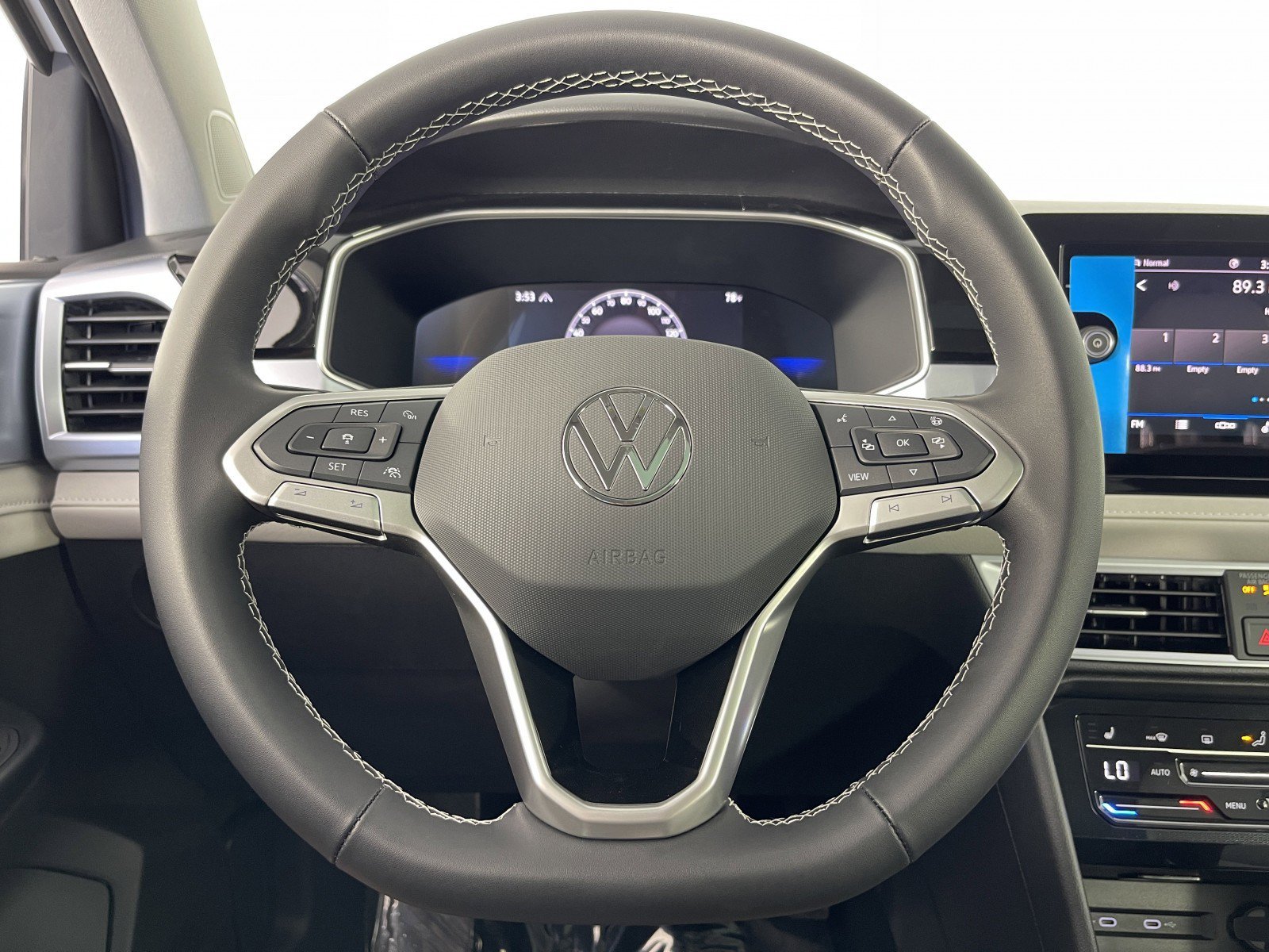 2025 Volkswagen Taos SE - Photo 24