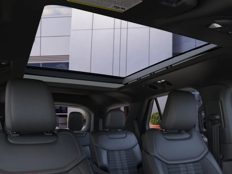New 2026 Star White Metallic Tri-Coat Ford ST-Line image 45