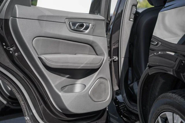 2026 Volvo XC60 Plus - Photo 32