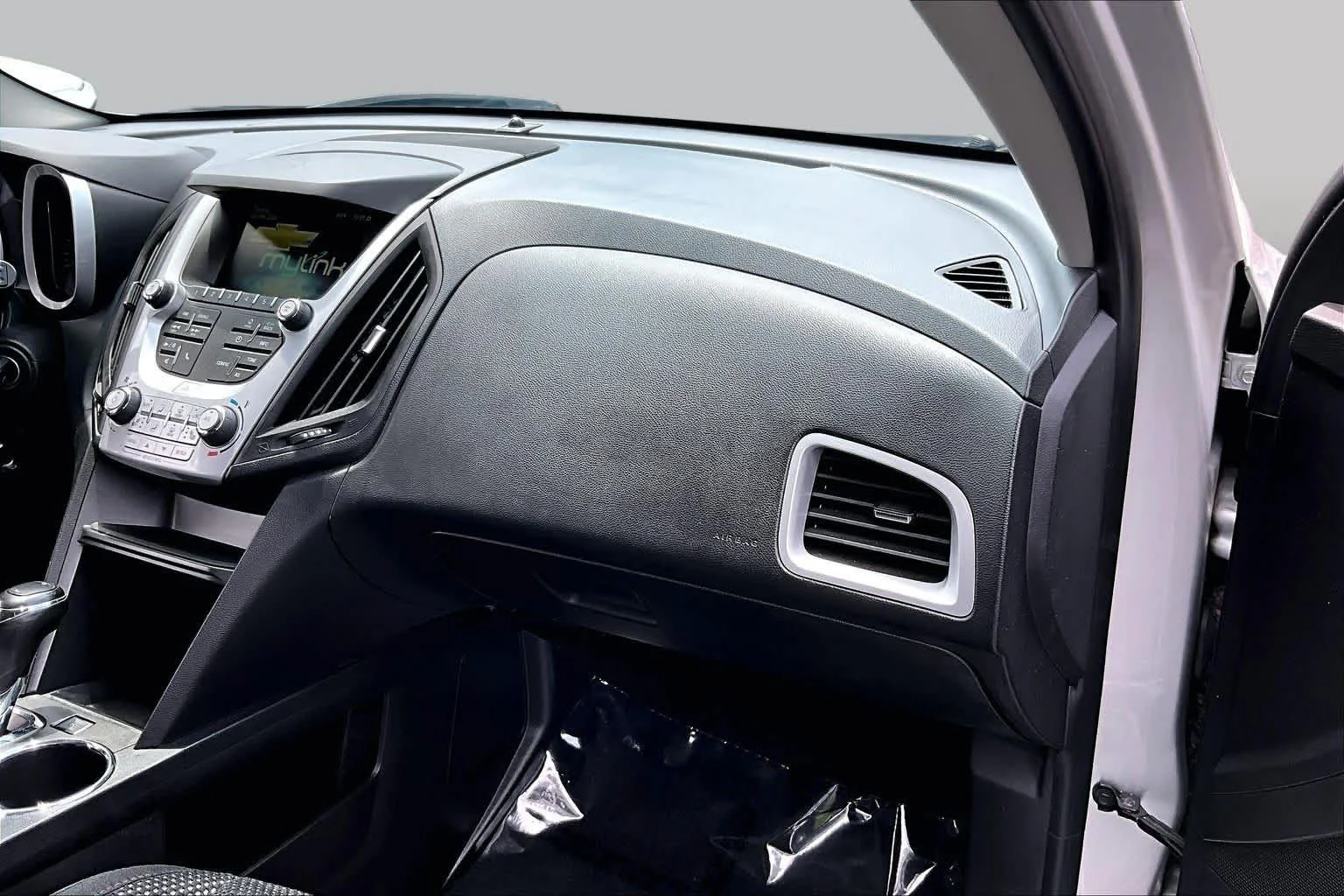 Used 2016 Silver Ice Metallic Chevrolet LT image 18