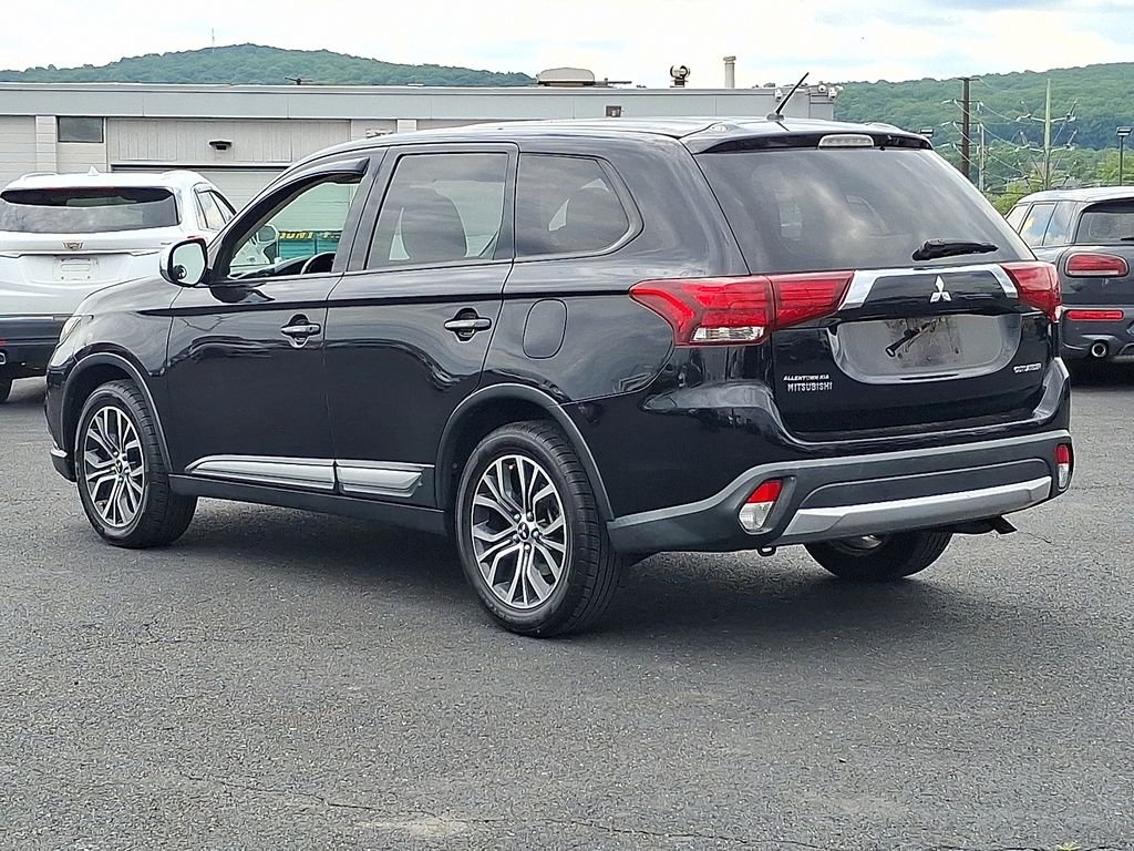 Used 2016 Black Mitsubishi  image 4
