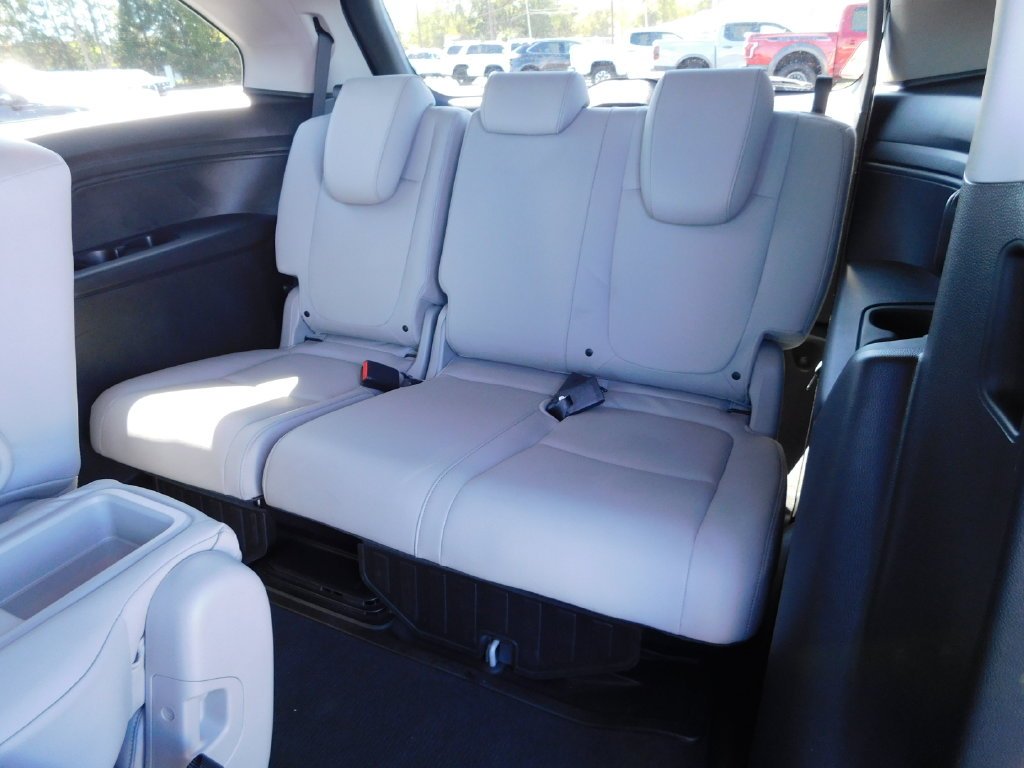 Certified Used 2024 Lunar Silver Metallic Honda EX-L image 34