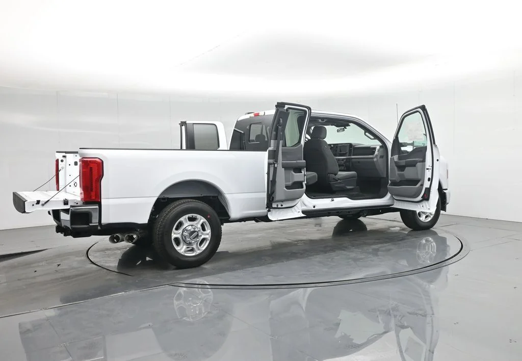 2026 Ford F-350 Super Duty XLT - Photo 5