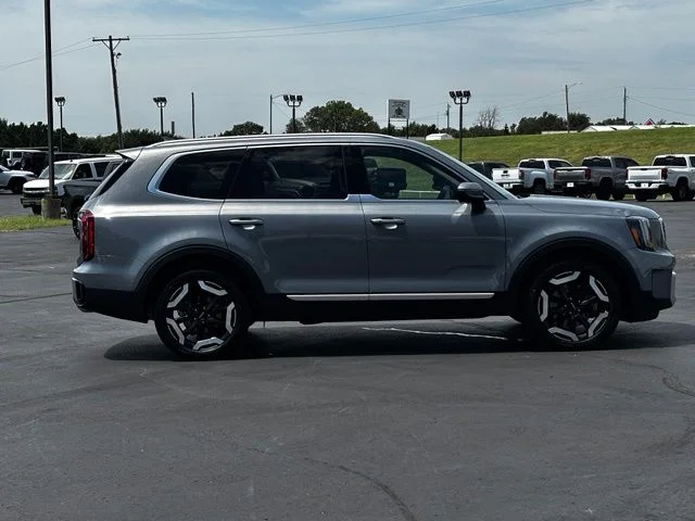 Used 2025 Silver Kia S image 7