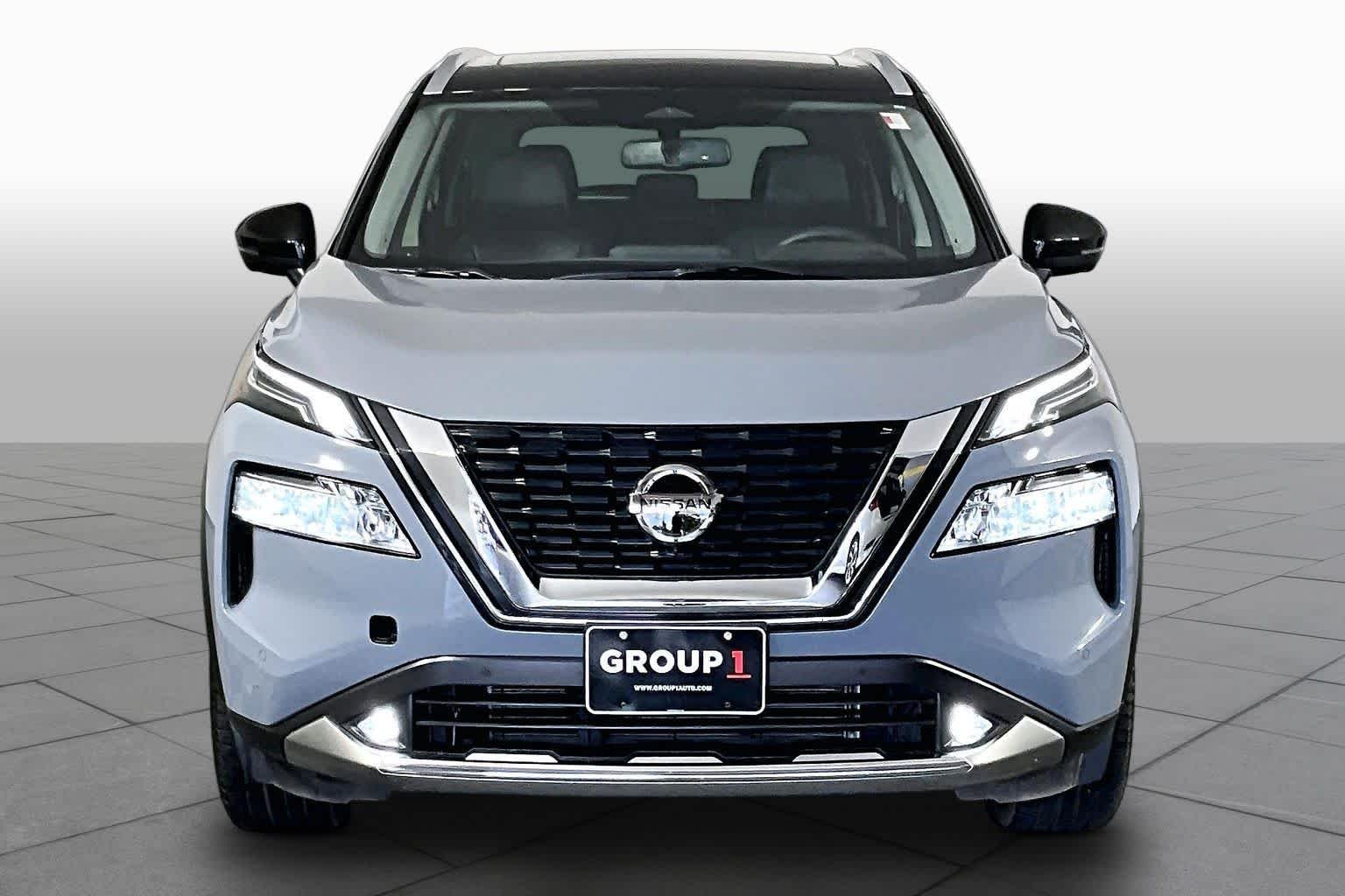 Used 2021 Boulder Gray Pearl/Super Black Nissan Platinum image 4