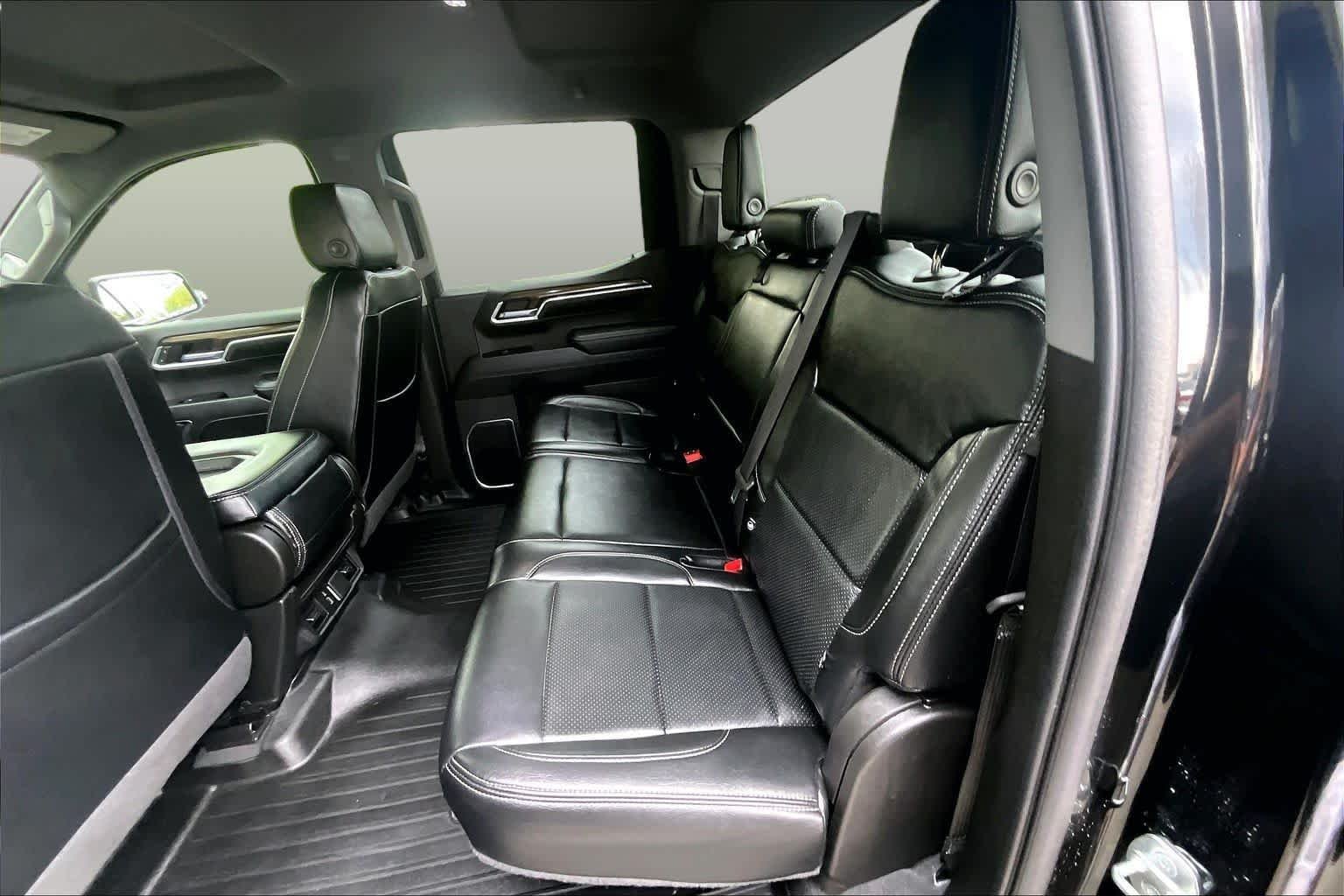 Used 2022 Black Chevrolet LT image 19