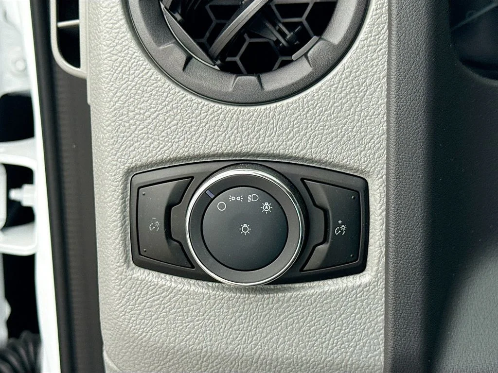 New 2026 Oxford White Ford E-350 SRW image 10