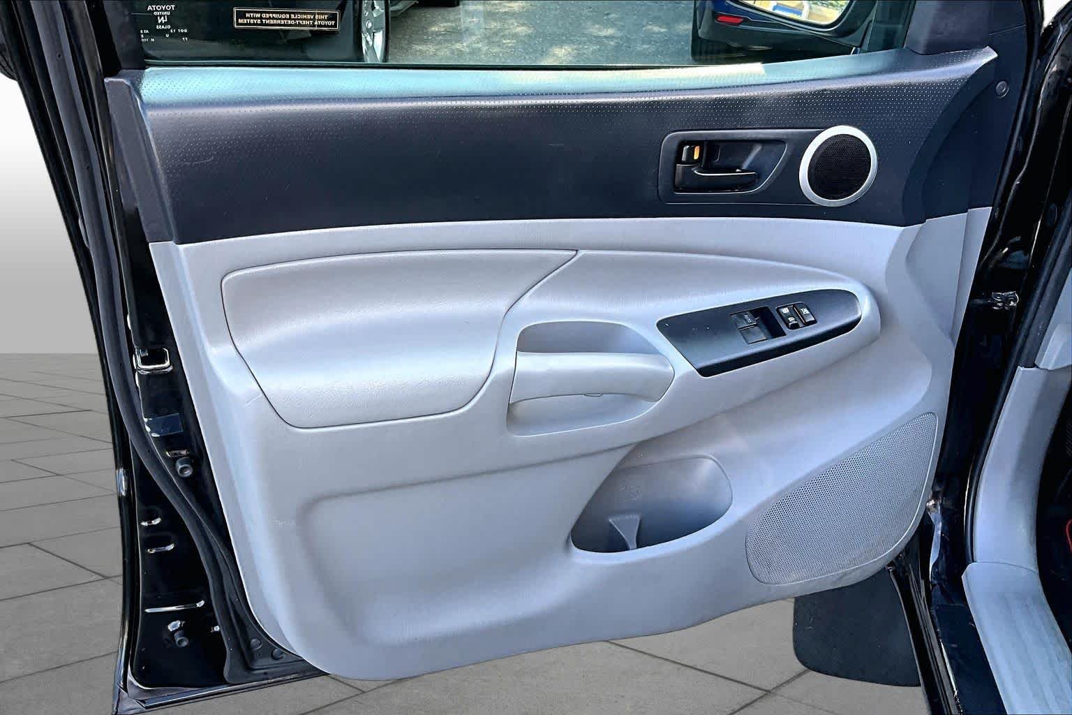 Used 2013 Black Toyota  image 20
