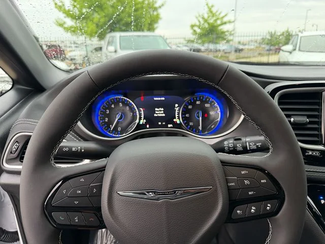 New 2026 Bright White Clear-Coat Exterior Paint Chrysler Select image 14