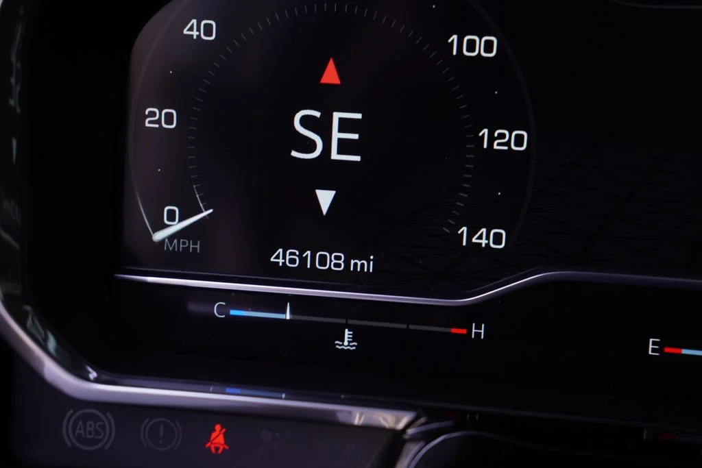 Used 2023 White GMC Elevation image 5