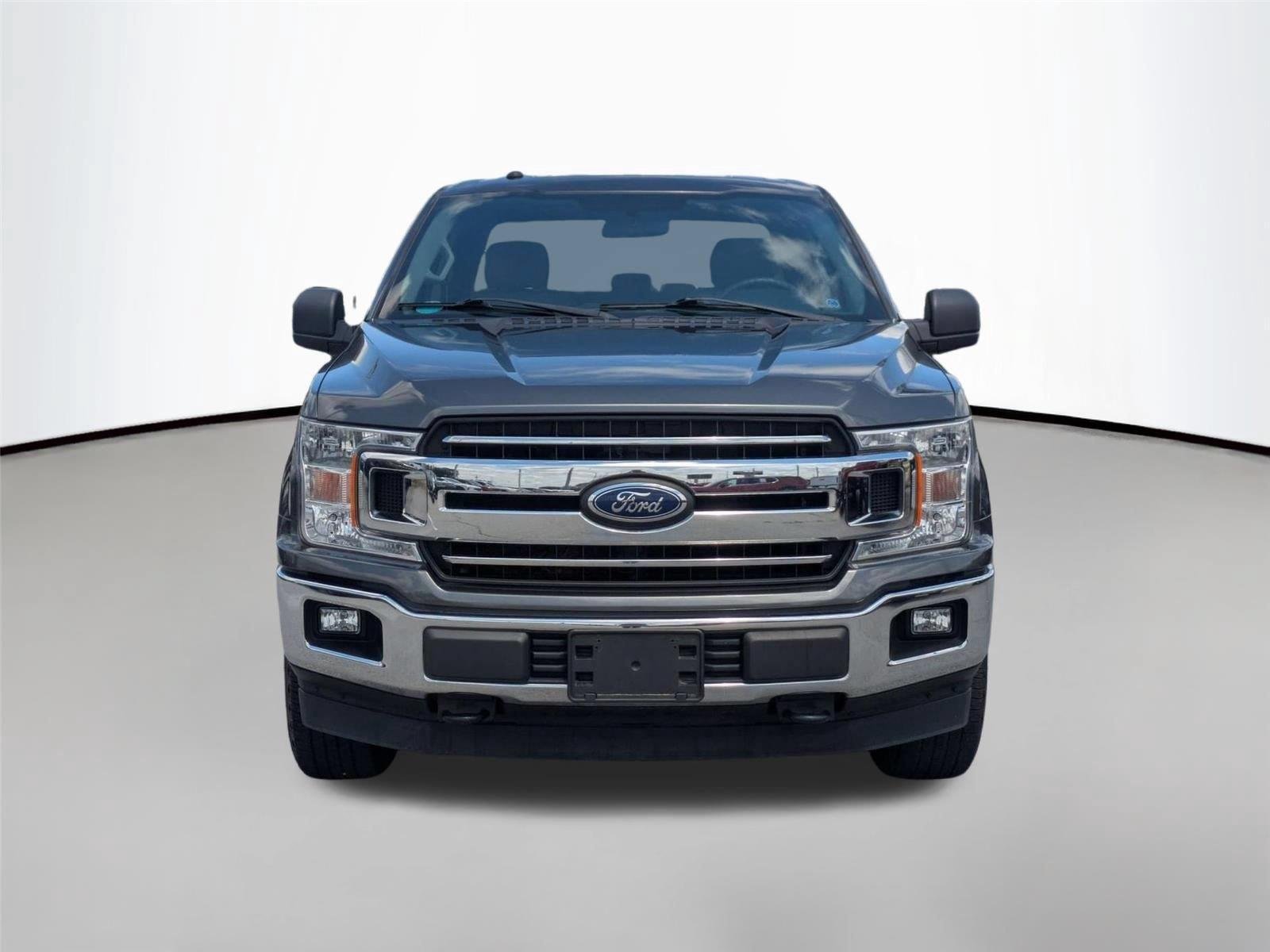 Used 2018 Magnetic Metallic Ford XLT image 2