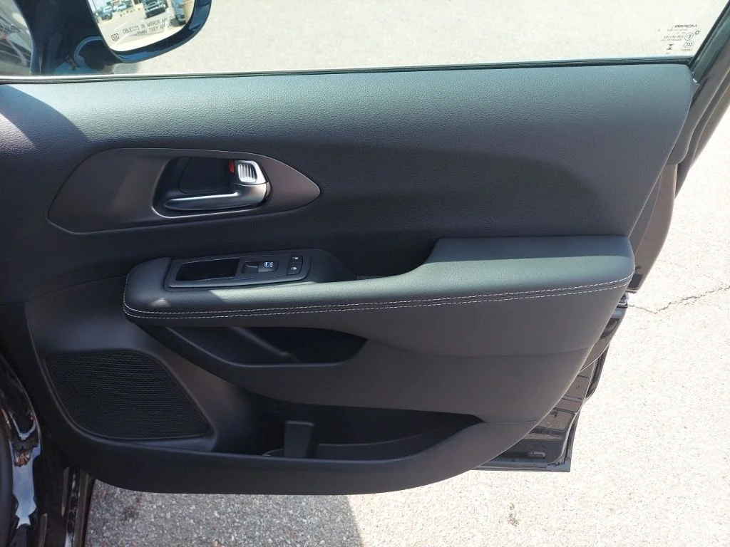 2026 Chrysler Pacifica Select - Photo 33
