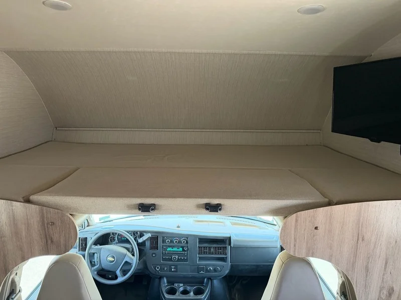 Used 2018 SUMMIT WHITE Chevrolet VAN 159" image 17